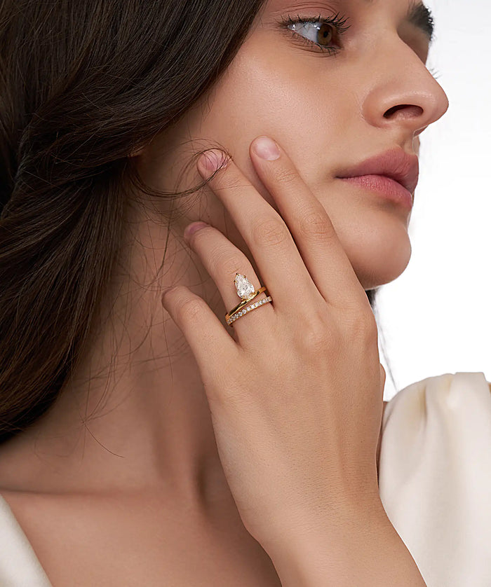 Pear Cut Lab Grown Diamond Solitaire Bridal Ring Set in Gold