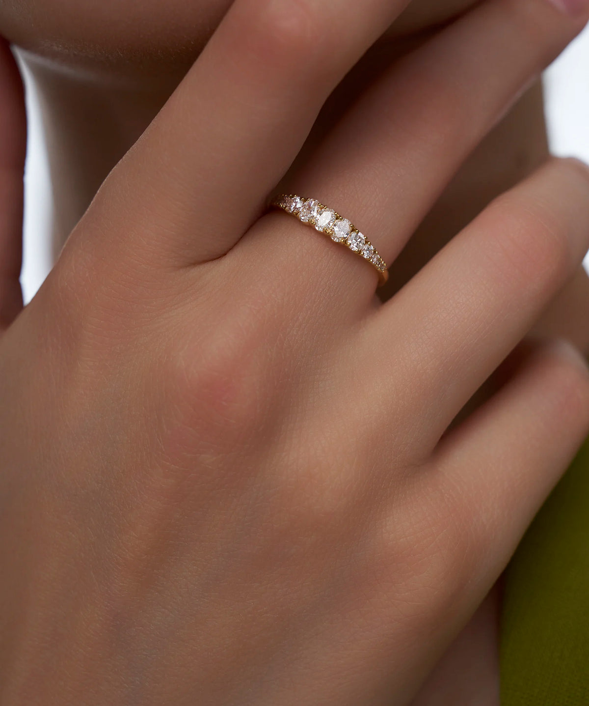 Graduated Oval and Round Lab Grown Diamond Band in Gold