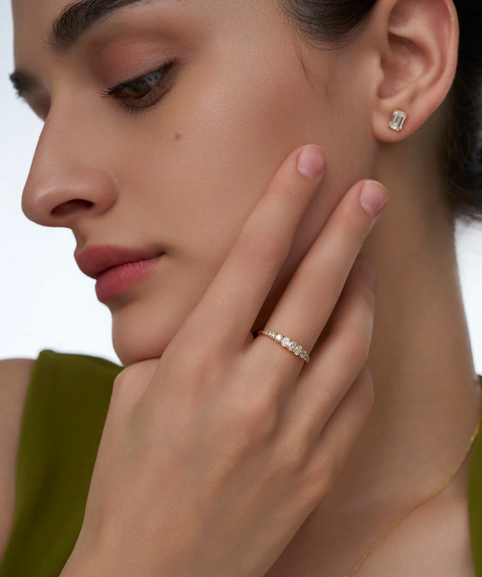 Graduated Oval and Round Lab Grown Diamond Band in Gold